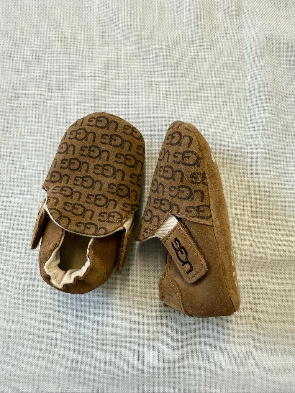 UGG Roos Logo Brown Suede Baby Crib Shoes Size US 04/05